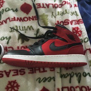 Jordan 1 mid gym red black
